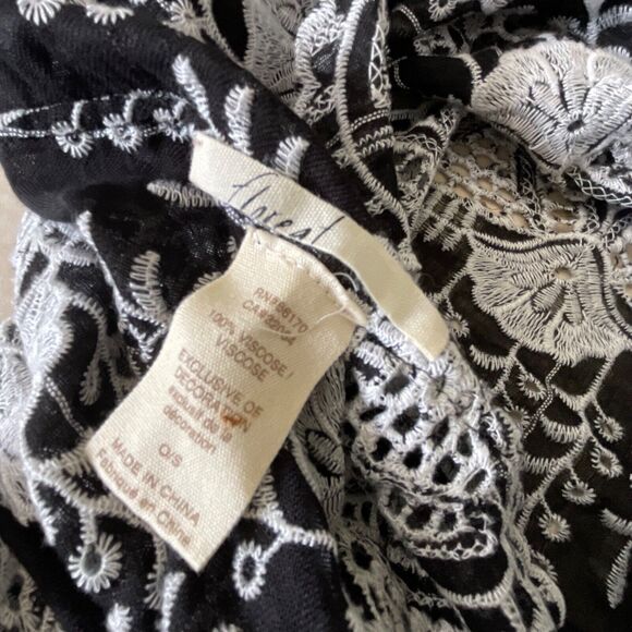 Floreat Women’s infinity Scarf One Size multipurpose embroidered lace. - Picture 8 of 10